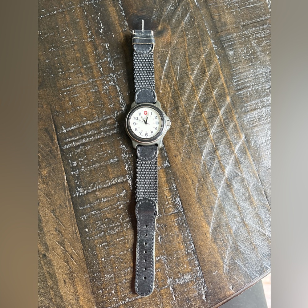 Swiss Army leather/nylon band watch.